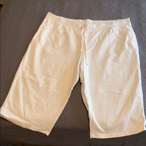 L.A. blues woman’s Capri pants